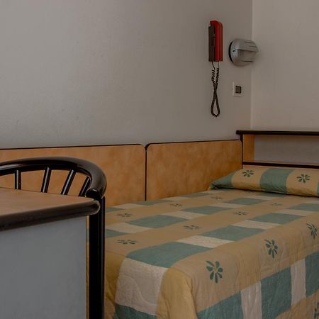 Hotel Ulisse 卡尔佩尼亚 外观 照片